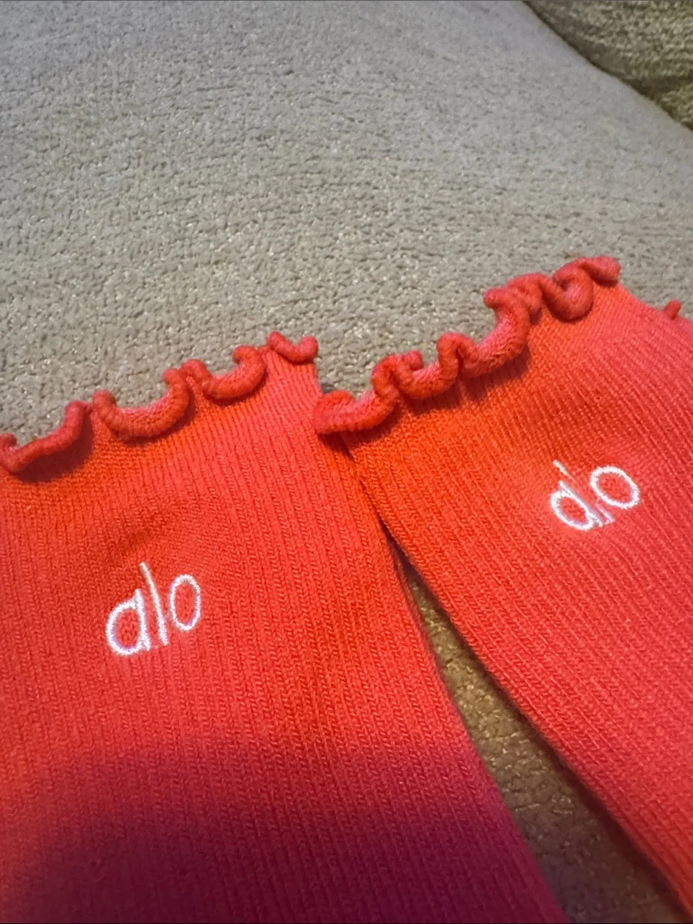 Alo Red Ribbed Ruffle Top Socks